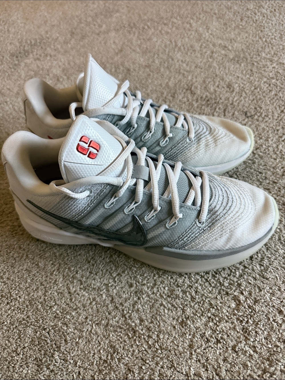 Nike Wonen’s Sabrina 3 White and Gray Low-Top Basketball Shoes